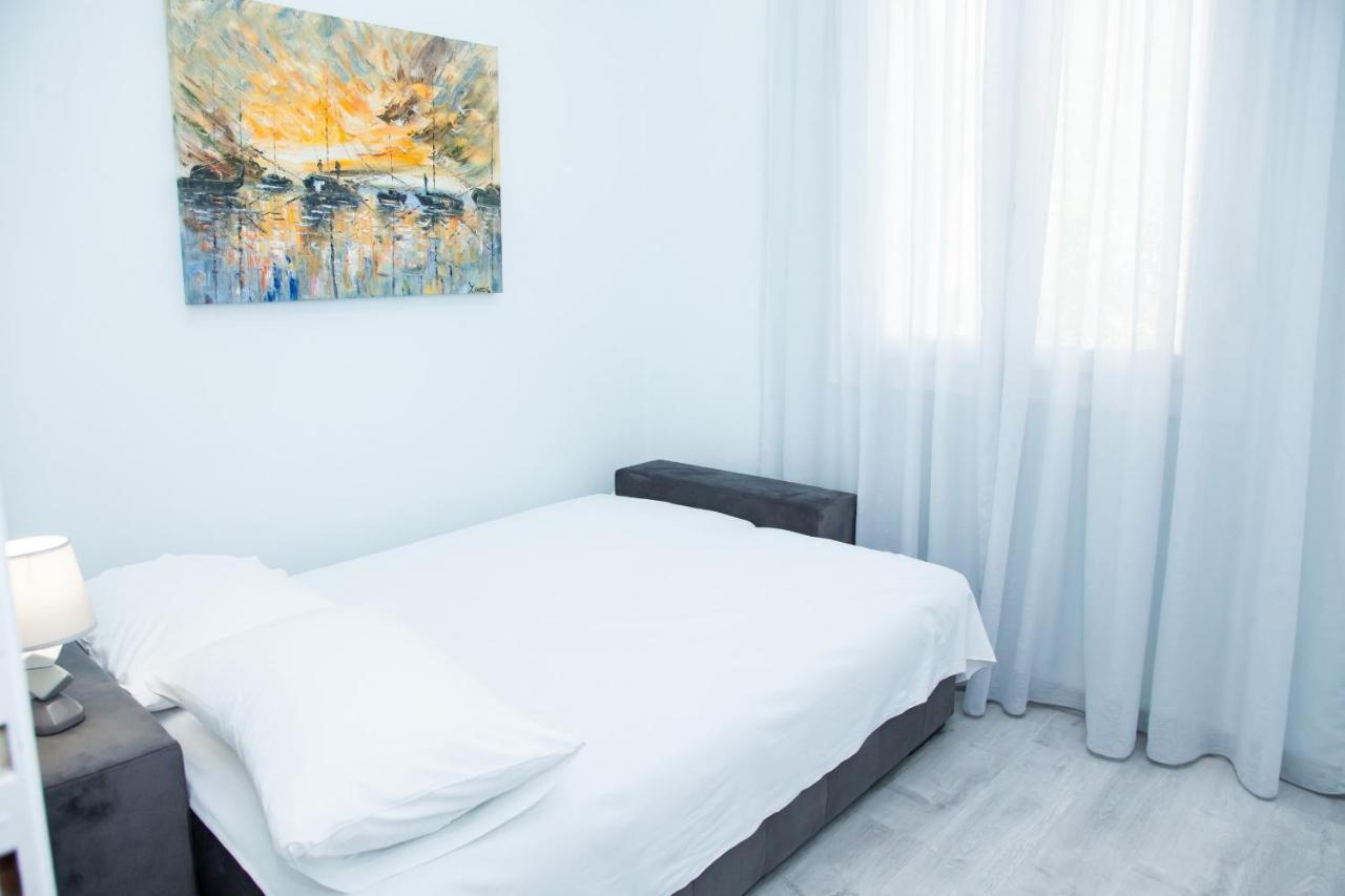 Sunny And Minimal Apt In Glyfada With 3 Bdrm Athens Exterior photo