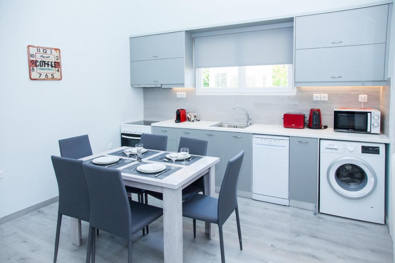 Sunny And Minimal Apt In Glyfada With 3 Bdrm Athens Exterior photo