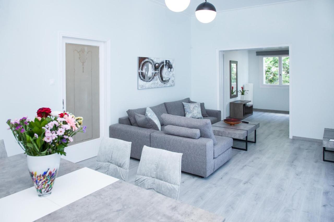 Sunny And Minimal Apt In Glyfada With 3 Bdrm Athens Exterior photo